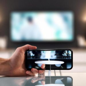 Jak udostępnić ekran z iphone na tv?